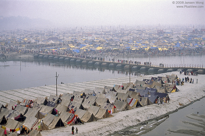 浮桥与帐篷