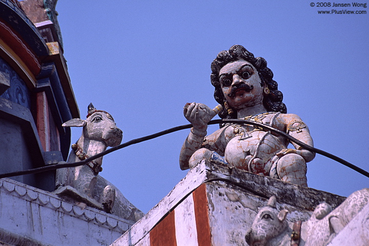 Kadar Ghat一座神殿屋顶的雕塑(2)