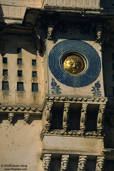 City Palace中Mardana Mahal外墙的雕像