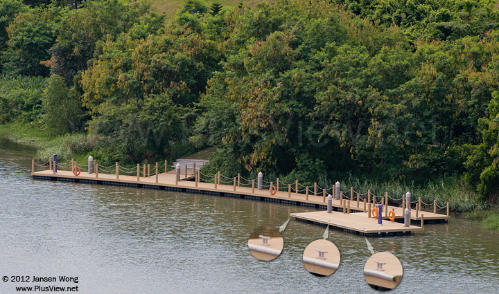 华侨城湿地北湖的北岸中部的游艇码头