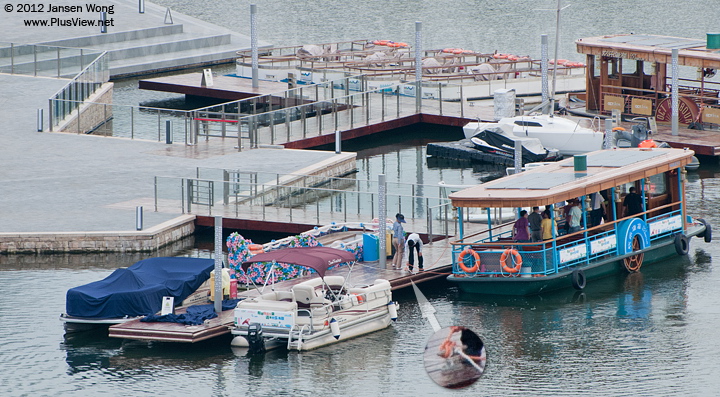 游船回到欢乐海岸心湖狂欢广场码头
